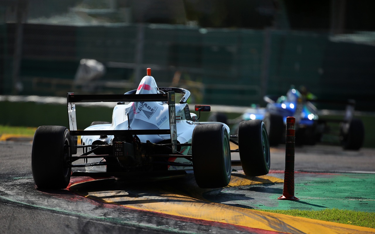 emanuele olivieri top 10 finish r-ace gp imola raceweekend f4 italian championship