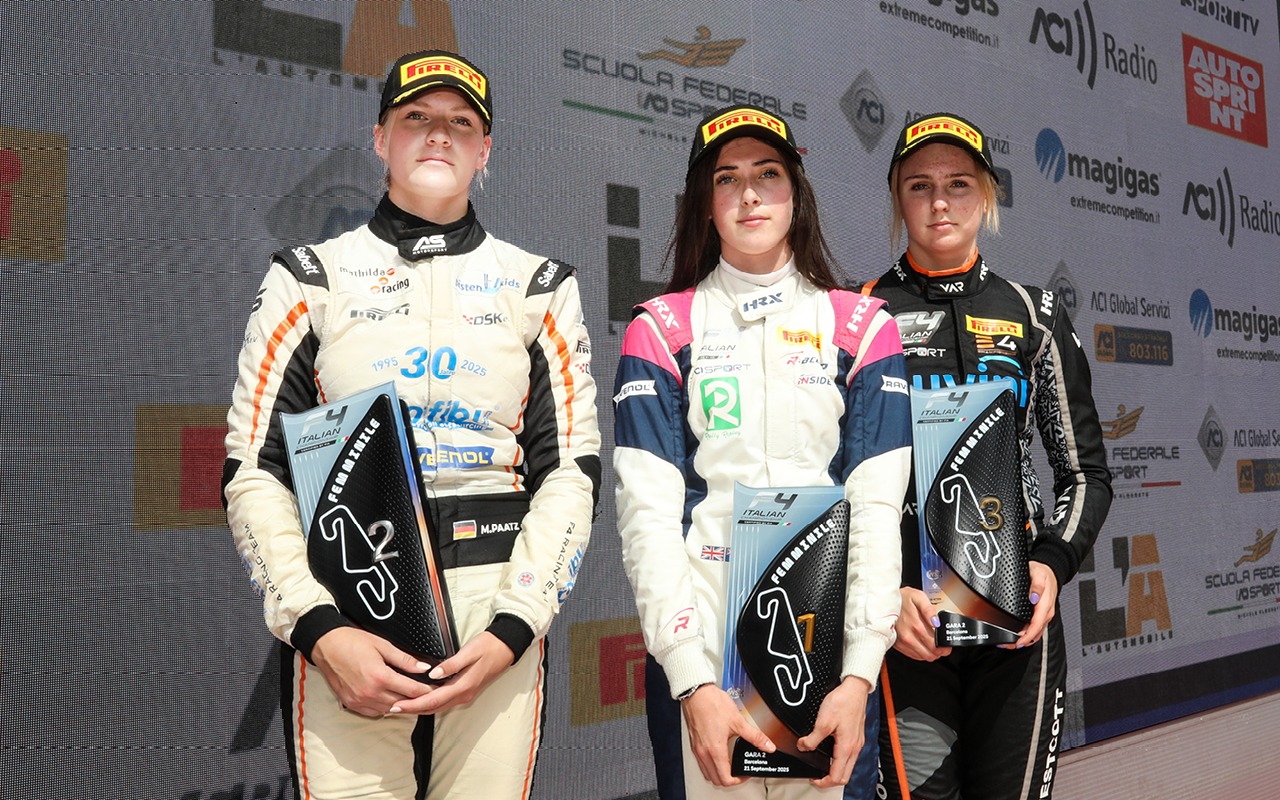 r-ace gp F4 italie italian F4 emily cotty podium barcelona round 6