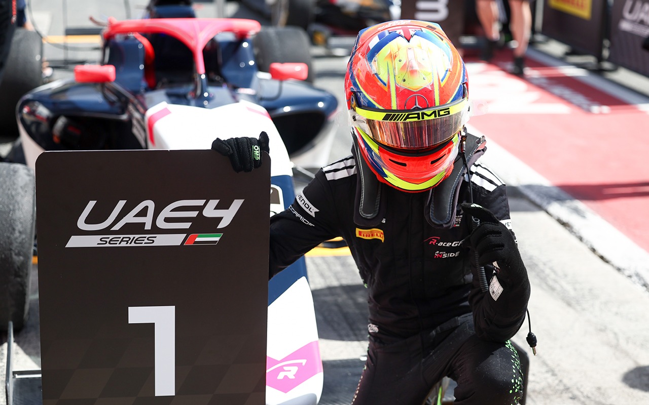 uae4 series team champion r-ace gp rookie champion kenzo craigie