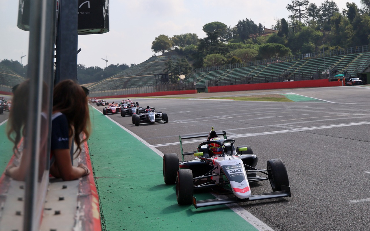 r-ace gp 2026 f4 italian championship kenzo craigie